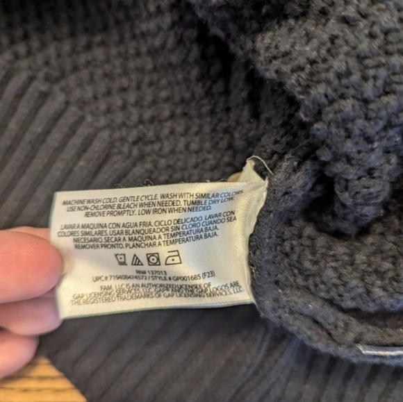 GAP Black Cardigan Sweater - Picture 6 of 6